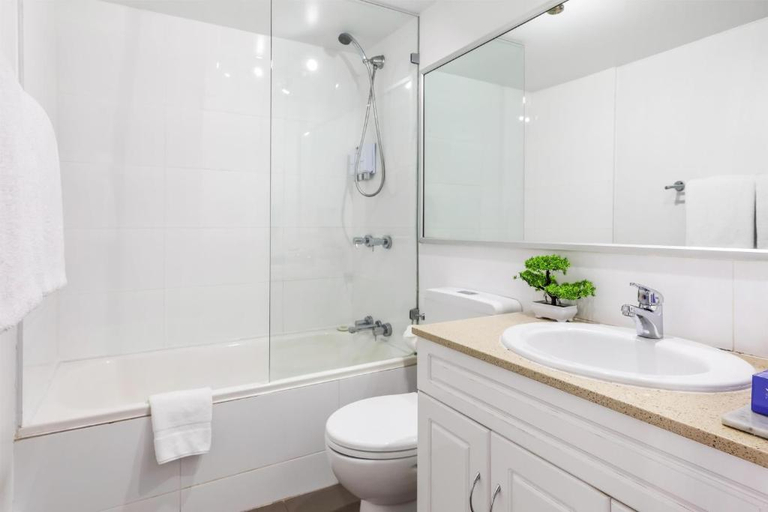 Bathroom 5, Metro Apartments on Darling Harbour, Sydney