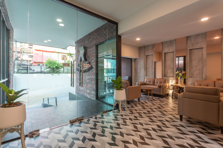 Others 3, Seven Ratchada Hotel, Din Dang