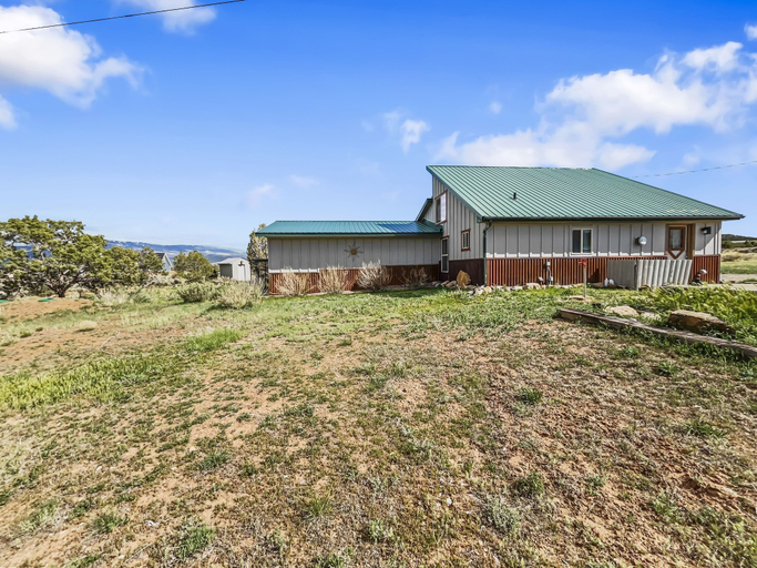 Exterior 5, Cedar Mountain Bunkhouse 2 Bedroom Cabin, Montrose