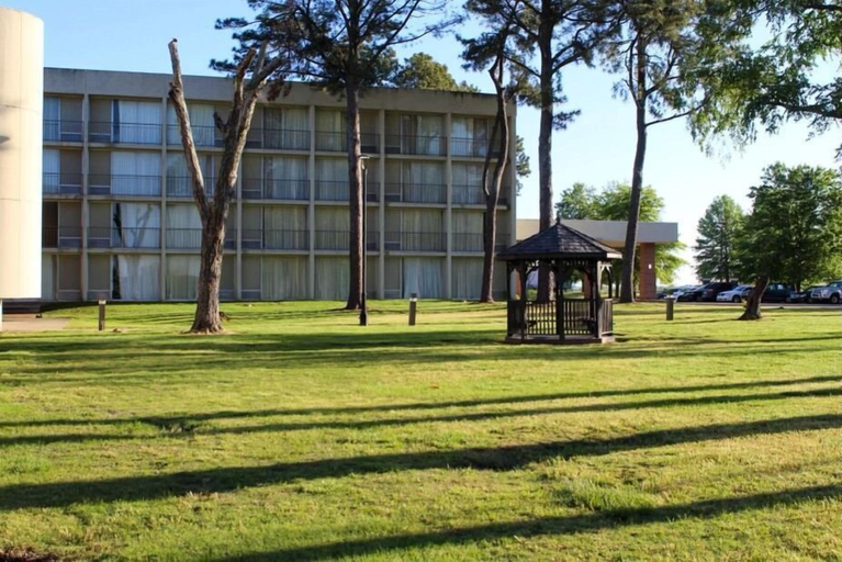 Exterior & Views, Home Inn Woods Hotel, Desoto
