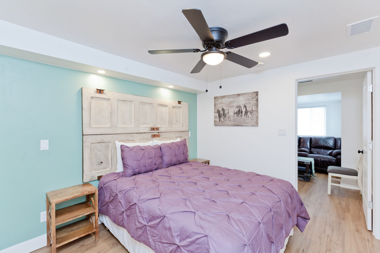 Room 4, River City Hideaway 1 Bedroom Cottage, Mesa