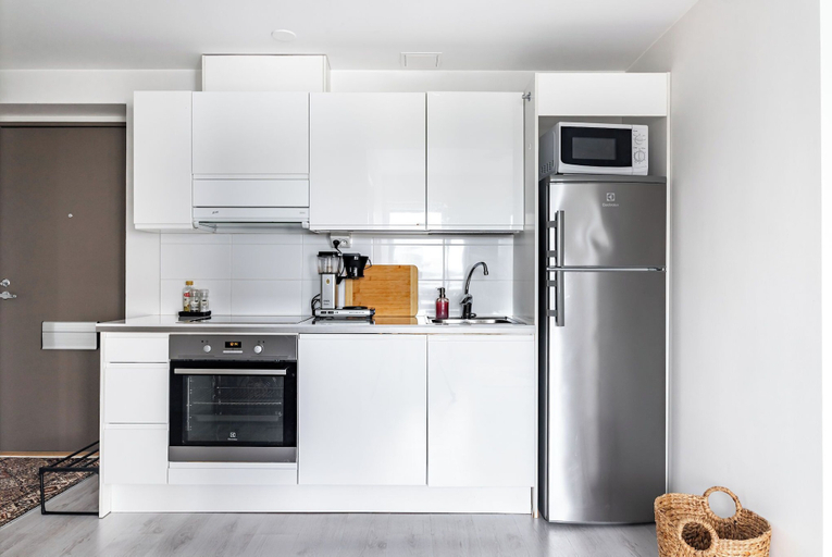 Private kitchen 5, Modern 1BR Home with Sauna & Balcony, Päijänne Tavastia