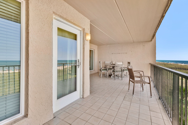 Outdoor dining 5, Beach House Unit #401 3 Bedroom Condo by RedAwning, Cameron