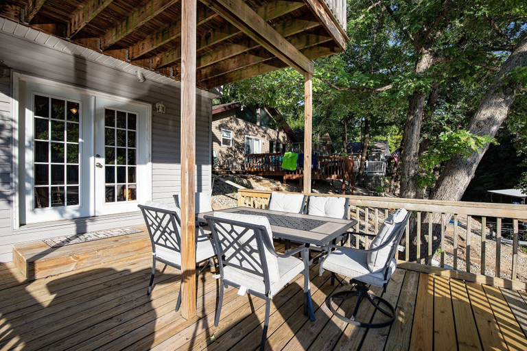 Outdoor dining 5, Private Dock, Paddle Boards, Views & Hot Spots!, Camden