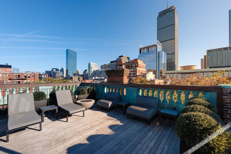 Food & Drinks, No. 284 Back Bay Hotel, Sonder, Boston