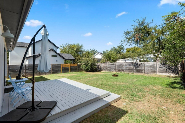Exterior 3, Spacious 3BR w Parking Pet Friendly, Travis