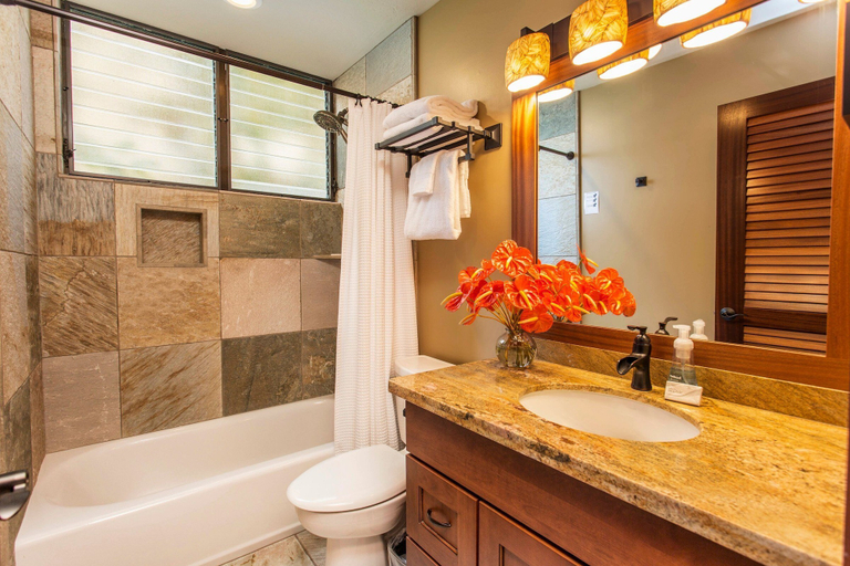 Bathroom 2, Exquisite Oceanfront Beautifully Upgraded Corner Unit - Vrkcv, Hawaii