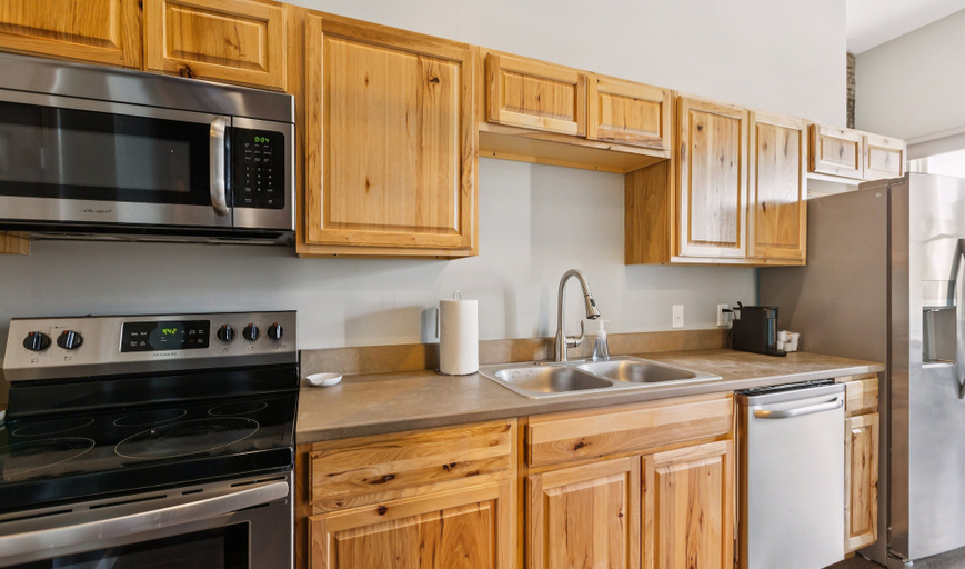 Private kitchen 3, Rustic-industrial Loft With Courthouse Views 3 Bedroom Apts, Monroe
