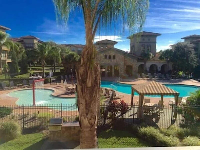 Outdoor pool 2, Pool view condo minutes to Disney World, Polk