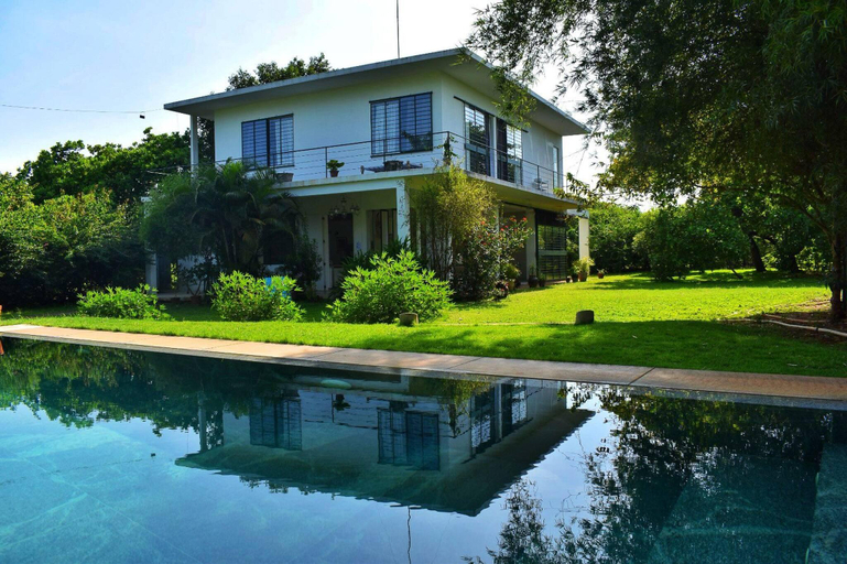 Sport & Beauty 2, La Vie en Rose Auroville, Villa with Garden  Pool, Viluppuram