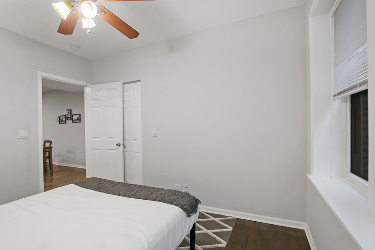 Room 1, Cozy 2BR Apt - Sunnyside 2E, Cook