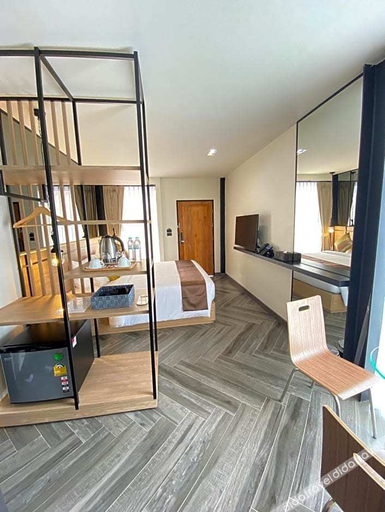 Bedroom 2, The Gold Living Life, Thung Song