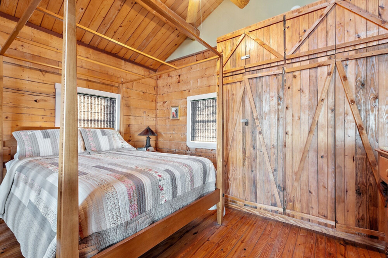 Room 2, Mighty Oak Log Cabin 2 Bedroom Cabin by RedAwning, Gillespie