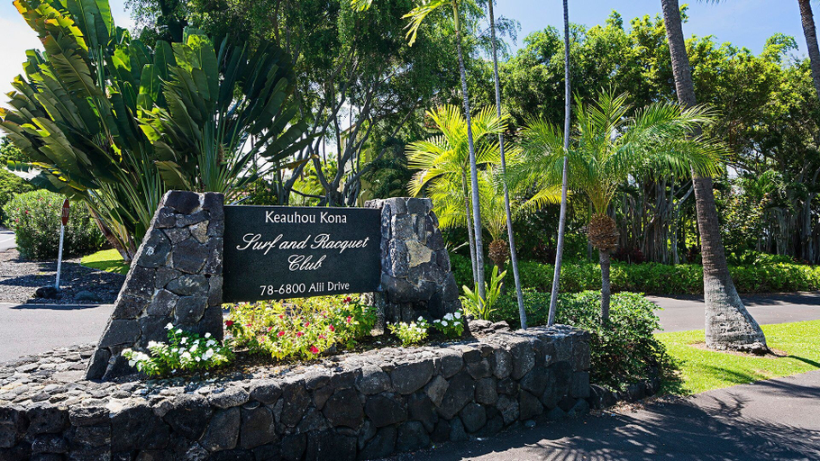 Property grounds 4, Oceanfront Corner Penthouse with Sunset Views, Partial A/C, and Wraparound Lanai, Hawaii