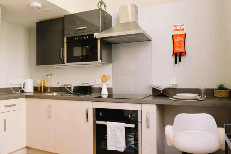 Private kitchen 2, Student Only Library Lofts, Devon