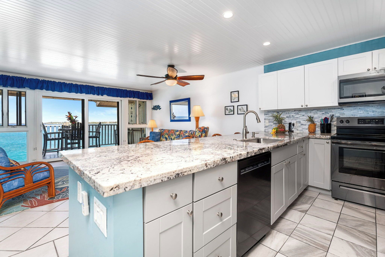 Private kitchen 5, Ocean Front Wifi Free Concierge! - Vrkcv, Hawaii