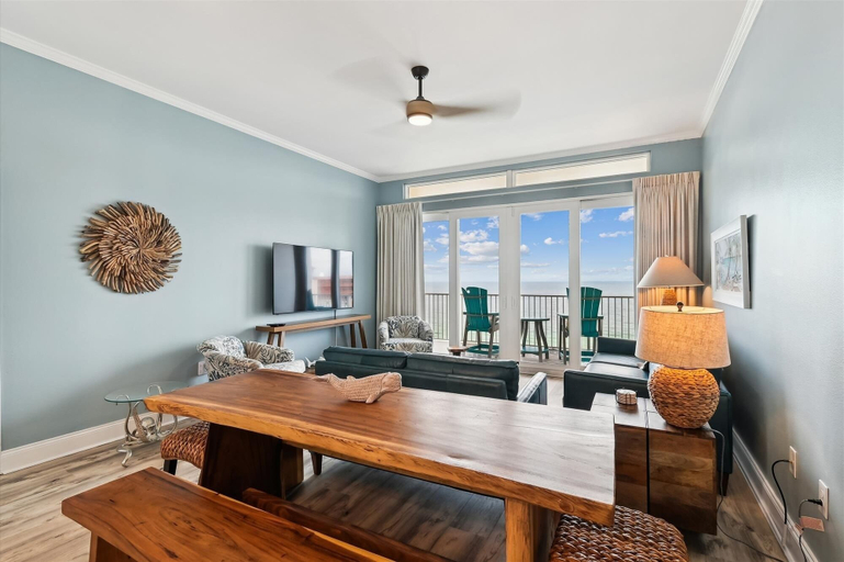 Living area 5, Laketown Wharf 2123 3 Bedroom Condo, Bay