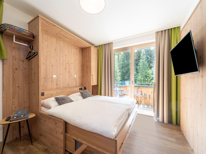 Bedroom 2, Chalet in Saalbach near Ski Slopes, Zell am See