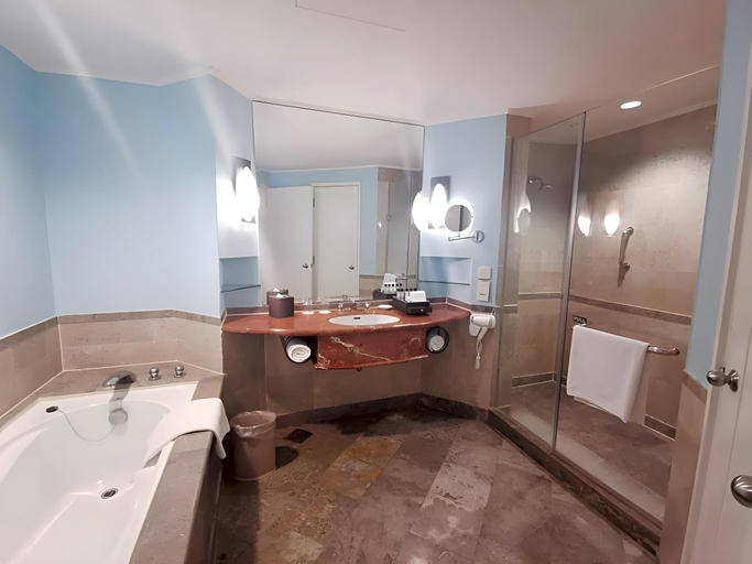 Bathroom 5, Thistle Hotel Johor Bahru, Johor Bahru