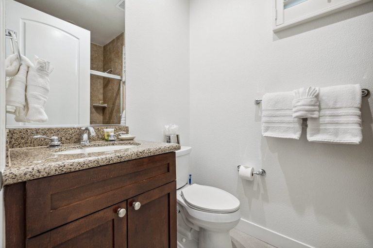Bathroom 3, Tradition 3 Bedrooms T21 by RedAwning, Riverside