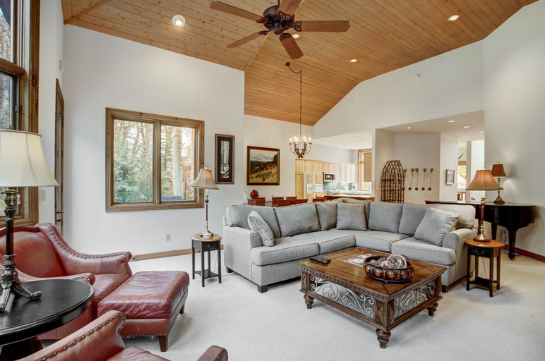 Living area 4, Arrowhead 254, Eagle