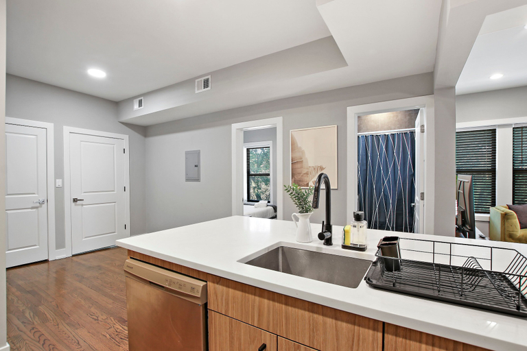 Private kitchen 2, 3BR Well-Furnished Apt - Kedzie 3F, Cook