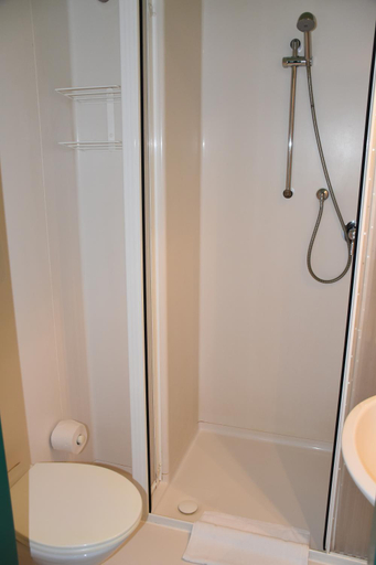 Bathroom 4, Arc Hotel, Saalekreis