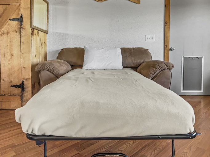 Room 2, Cedar Mountain Bunkhouse 2 Bedroom Cabin, Montrose