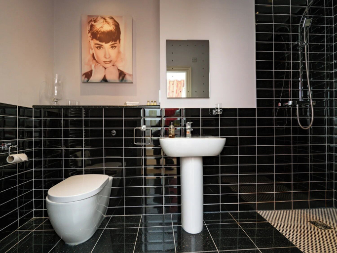 Bathroom 5, Rudby Hall, North Yorkshire