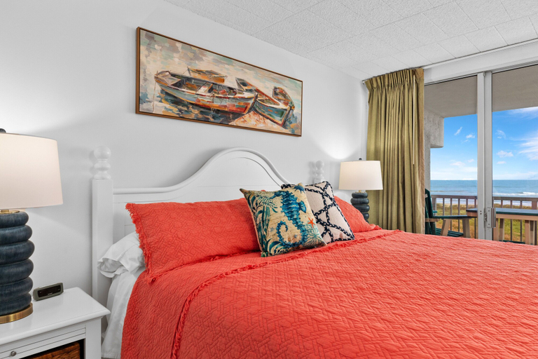 Room 5, Breakers Unit #307 2 Bedroom Condo by RedAwning, Cameron