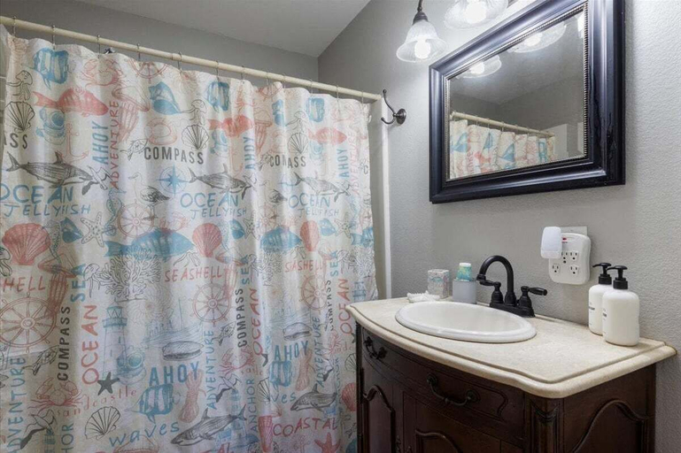 Bathroom 5, Lakefront Family Retreat w/ Views, Boat Slip, Camden