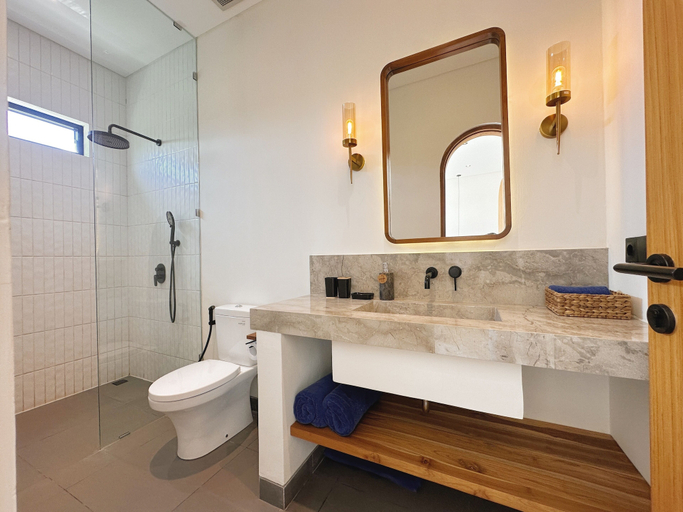 Bathroom 4, Villa Sylvia Canggu, Badung