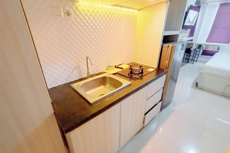 Private kitchen 3, Purple Touch Studio At Orchard Supermall Mansion Apartment, Surabaya
