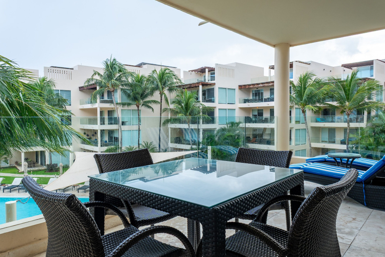 Outdoor dining 3, Elements 215 2 Bedroom Condo by RedAwning, Cozumel