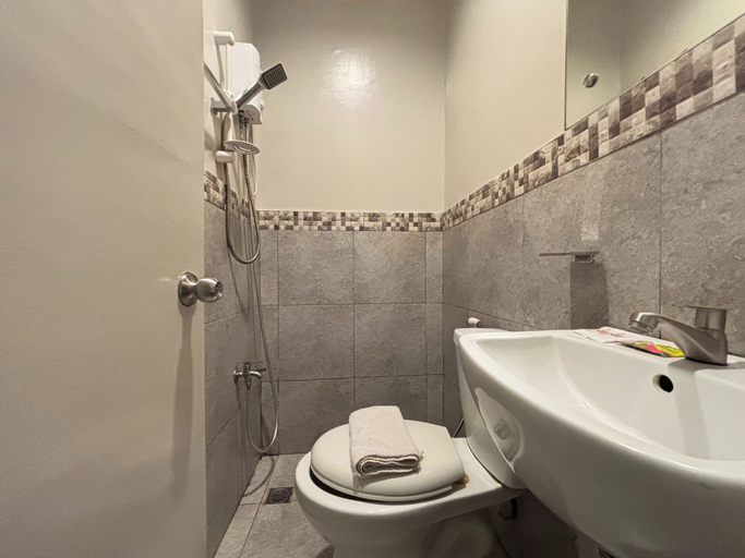 Bathroom 5, Hotel De Alexa, Maramag