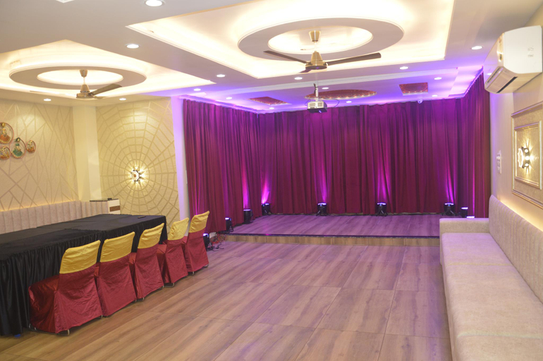 Others 2, Hotel RB Palace, Dhaulpur