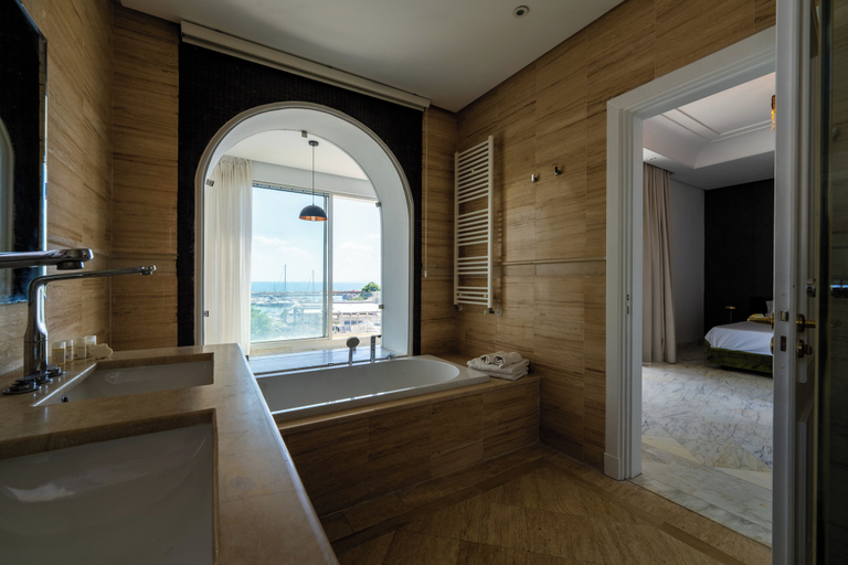 Bathroom 5, Dar Elyssa, Carthage