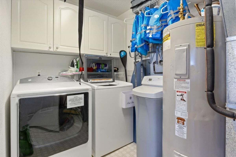 Laundry, Amazing Wall of Windows, Swim Dock & Pet Friendly, Camden