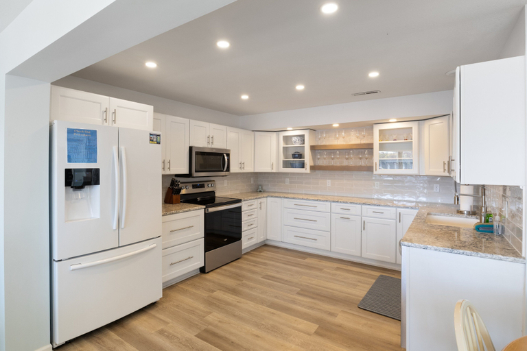 Private kitchen 4, Expansive Decks, Firepit, Stunning Views All Over, Morgan