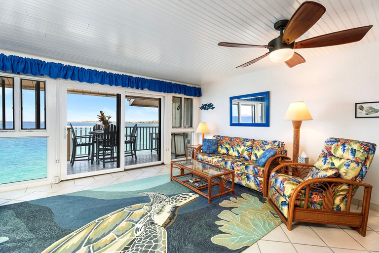 Living area 4, Ocean Front Wifi Free Concierge! - Vrkcv, Hawaii