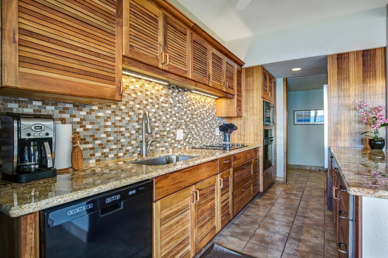 Private kitchen 4, Direct Ocean Front Steps From the Beach Large Lanai - Vrkcv, Hawaii
