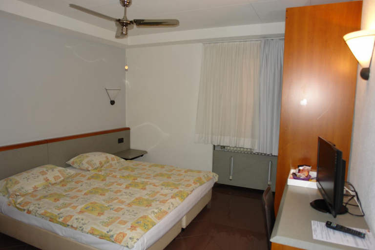 Bedroom 2, Bahnhof Haus, Como