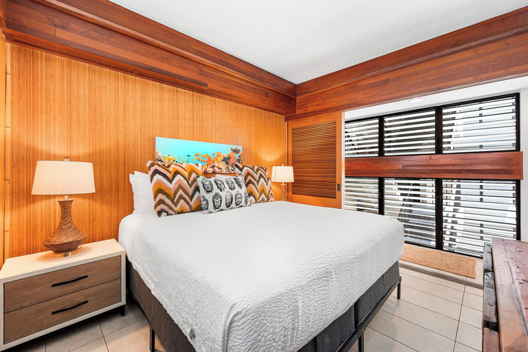 Room 4, Oceanfront Elegance 2BR w/ Panoramic Views, Pool, Lanai + Concierge - Vrkcv, Hawaii