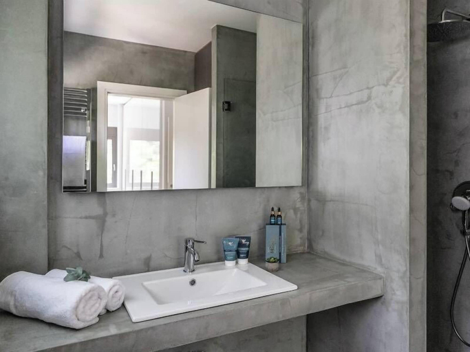 Bathroom 2, Private pool Villa, Attica