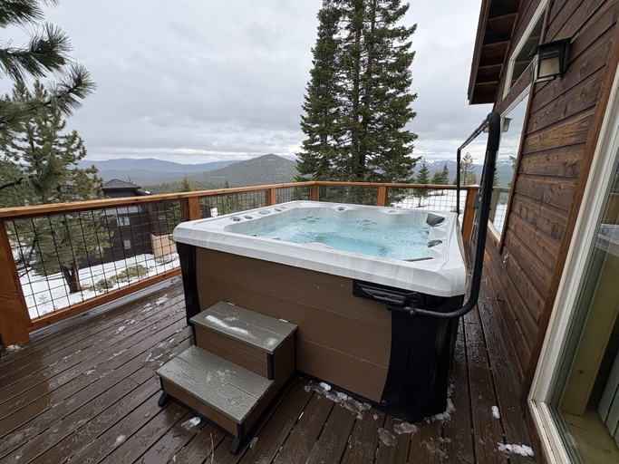 Outdoor spa tub, Tahoe Donner Pinnacle Loop Mountain 5 Bedroom Home by RedAwning, Nevada