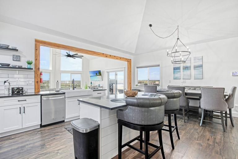 Private kitchen 3, Amazing Sunset Lake Views, Huge Deck & Hot Tub!, Camden