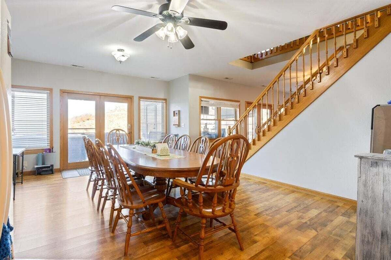 Room 4, Lakefront Family Retreat w/ Views, Boat Slip, Camden