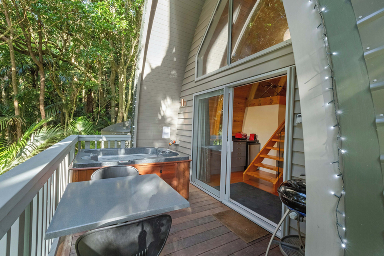 Terrace/patio, Onetangi Forrest Chalet, Auckland