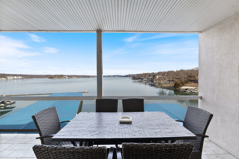 Outdoor dining 3, Nautical-inspired Lakefront Unit w/ Awesome Views, Camden