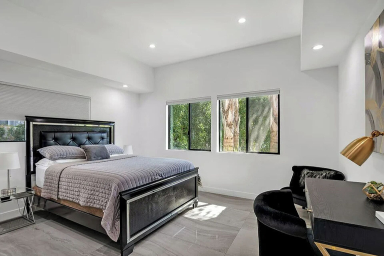 Room 3, Mansfield Modern - Ultimate Entertainers Oasis With Guest House, Los Angeles